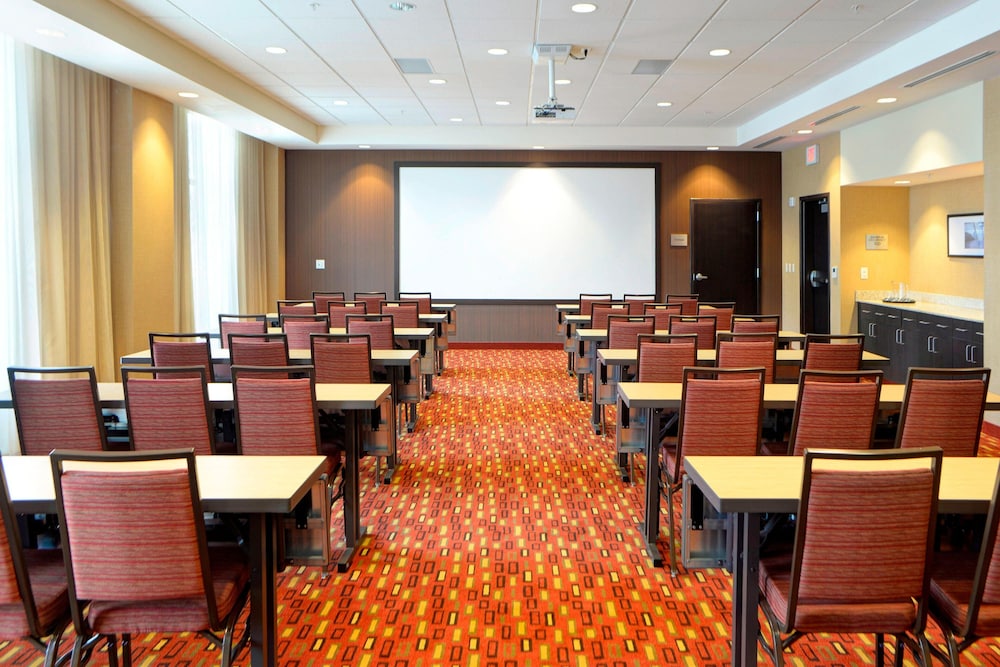Courtyard Muncie at Horizon Convention Center 47/55