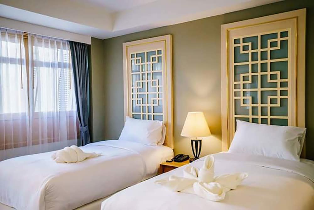 Moon Dragon Hotel 22/63