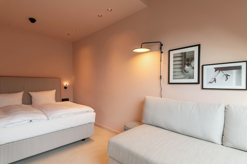 COMFORT, QUEEN BED, SOFA