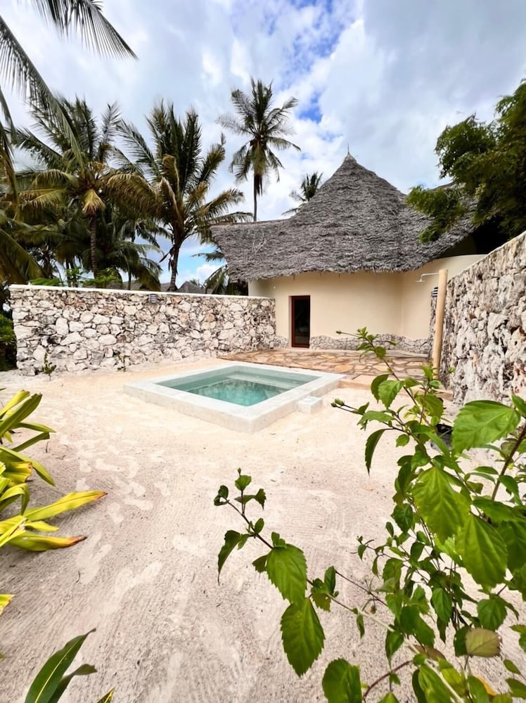 Zanzibar Pearl Boutique Hotel & Villas 35/40