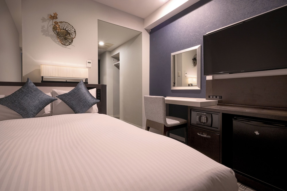 PREMIER, SINGLE, LOUNGE ACCESS, HIGH FLOOR