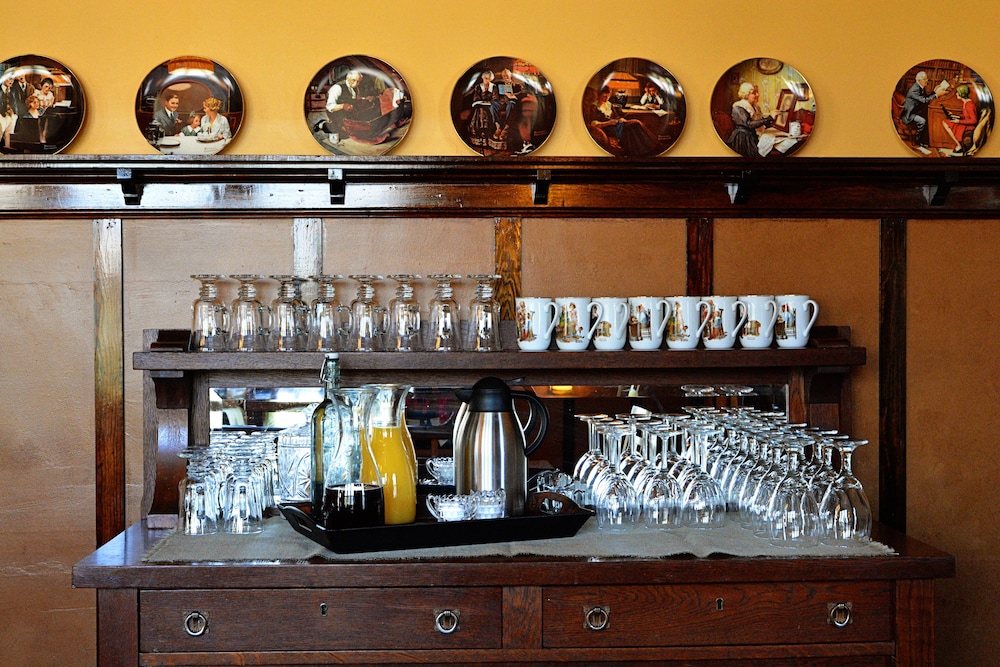 Iron Horse Inn 39/77