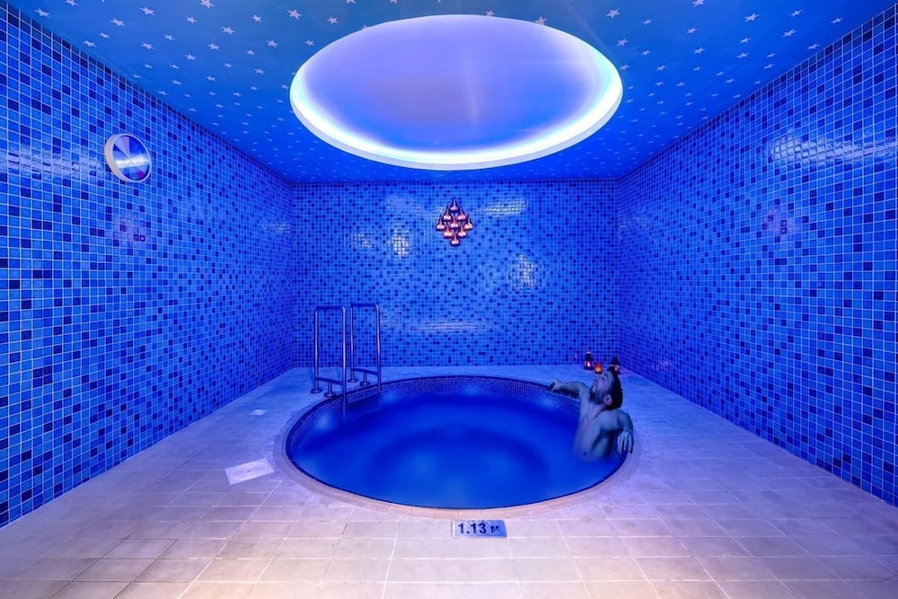 swimming pool spa