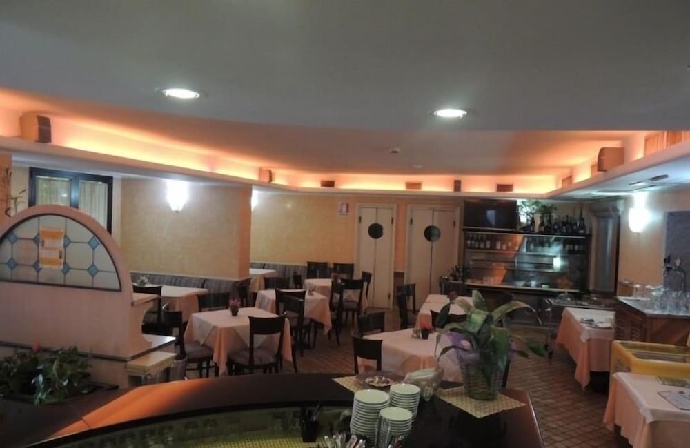 Albergo Ristorante Delfino 12/16