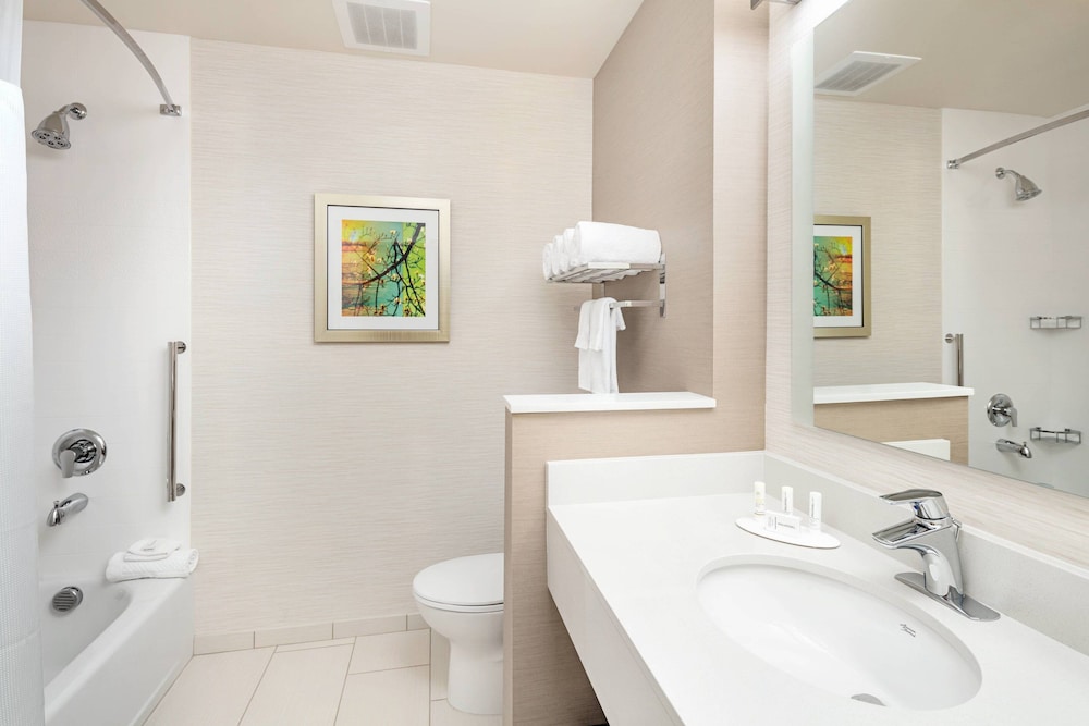 Fairfield Inn Suites North Bergen 8/27