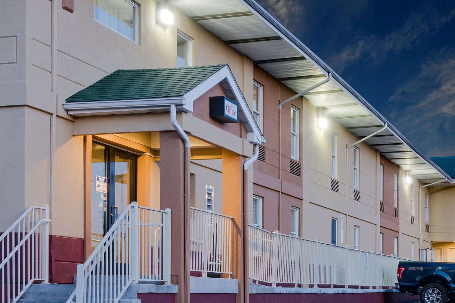 Super 8 By Wyndham Allentown 2/21
