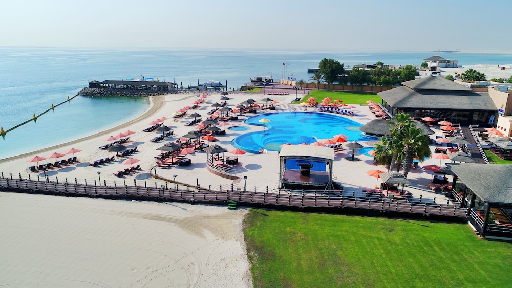Al Maya Island & Resort 42/44