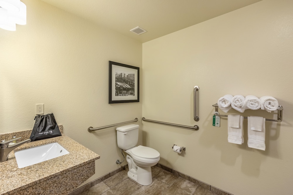 Cobblestone Hotel & Suites - Hartford 37/57