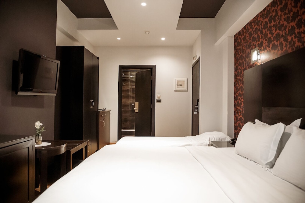 غرفة ثلاثية بسرير مزدوج وسرير بطابقين، Areos Hotel 6/7