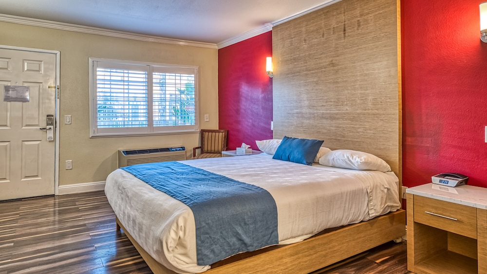 Hollywood City Inn 38/60