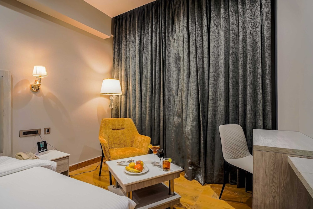 Clubhouse Hotel Chandigarh Mohali 22/47