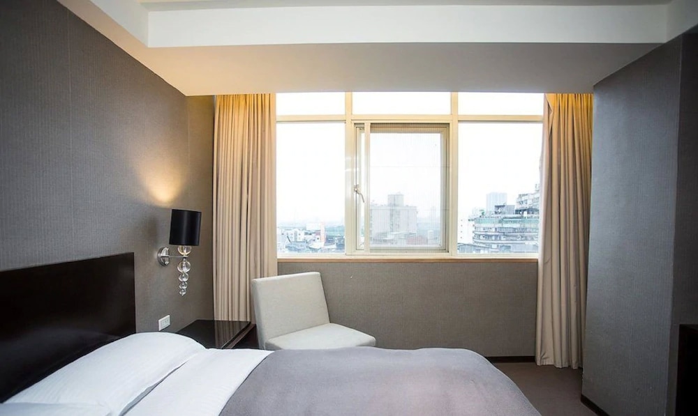 E House Hotel 25/65