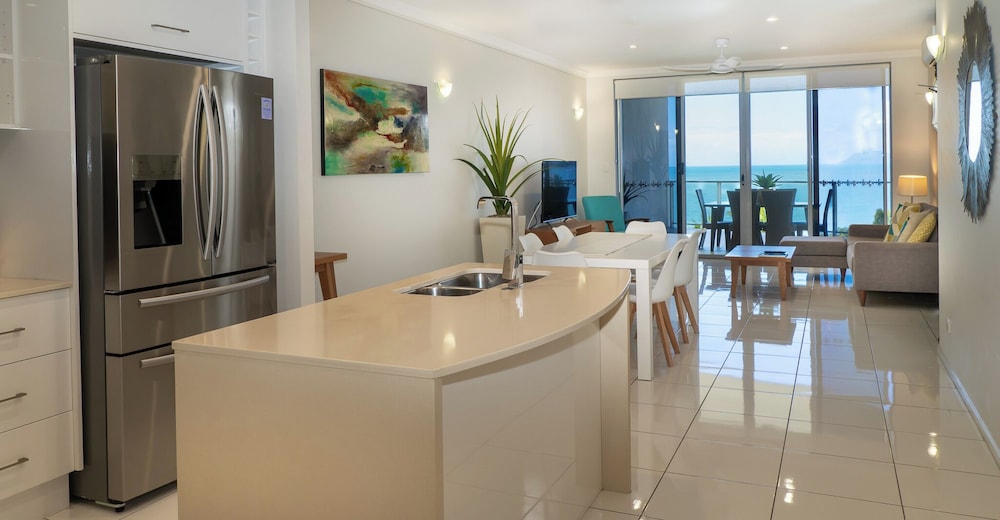 Vue Apartments Trinity Beach 8/50