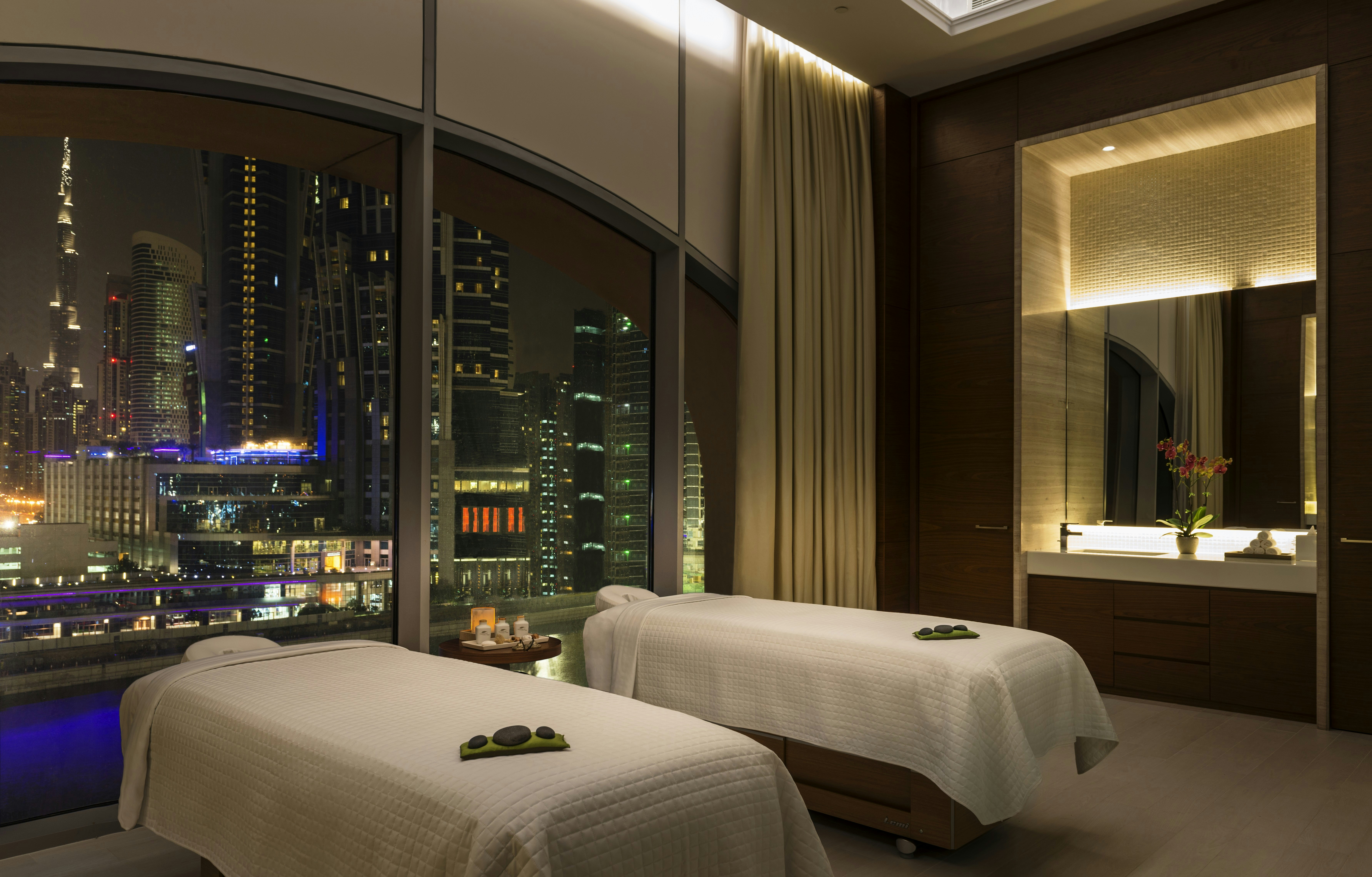 V Hotel Dubai, Curio Collection by Hilton 11/68