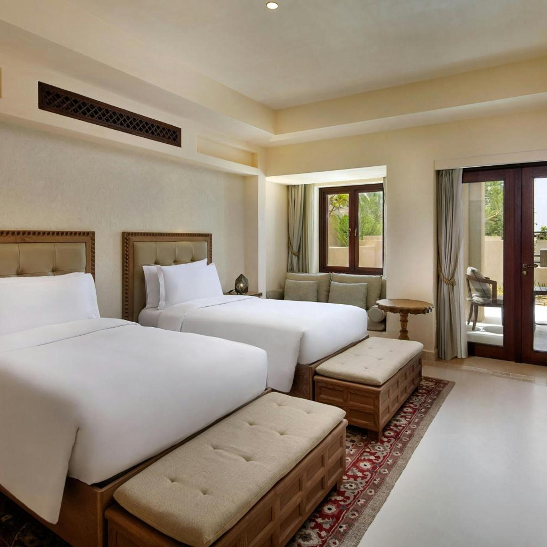 Guest Room, Deluxe, Twin Beds, Desert View