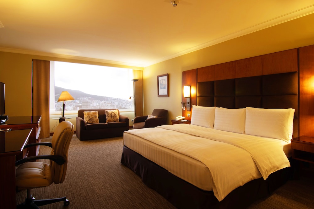 GRAND, KING BED