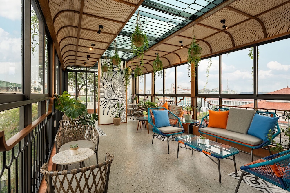Le Parfum Apartment & Hotel 33/50