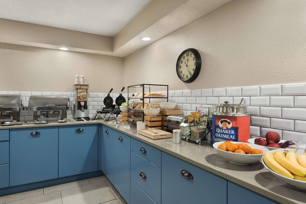 Country Inn & Suites By Radisson, Ankeny, IA 34/40
