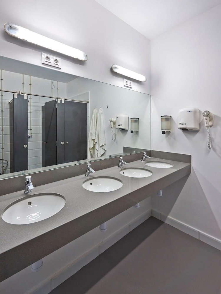 Hola Hostal Collblanc 20/22