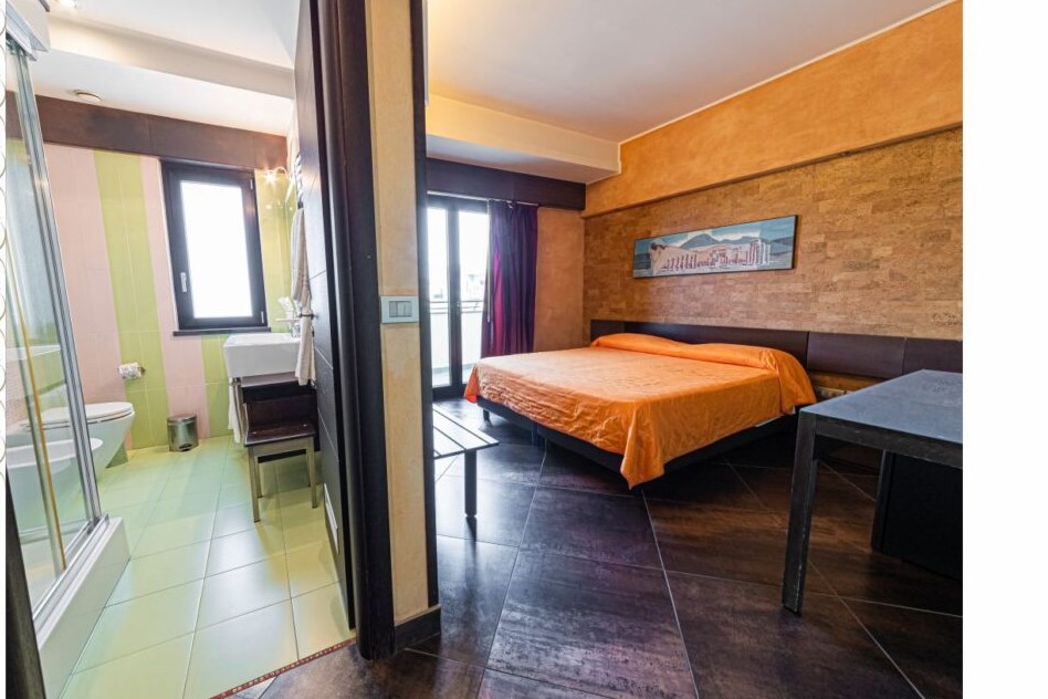 DUS Superior Room