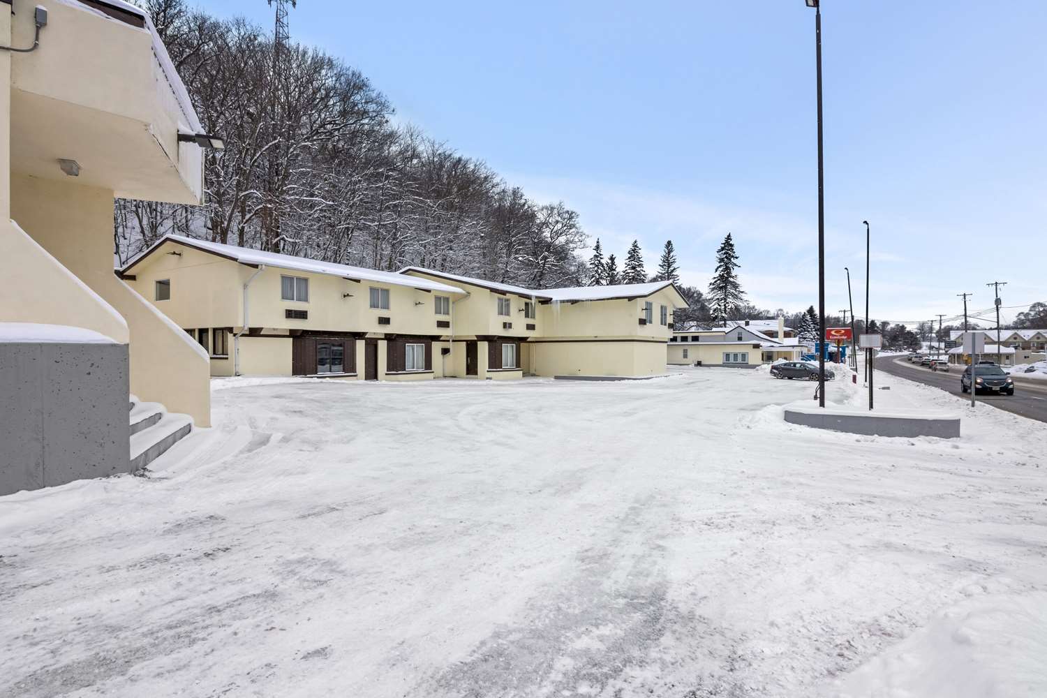 Econo Lodge Manistee, MI 15/19