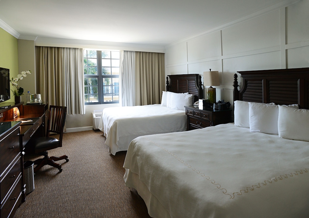 STANDARD, 2 QUEEN BEDS