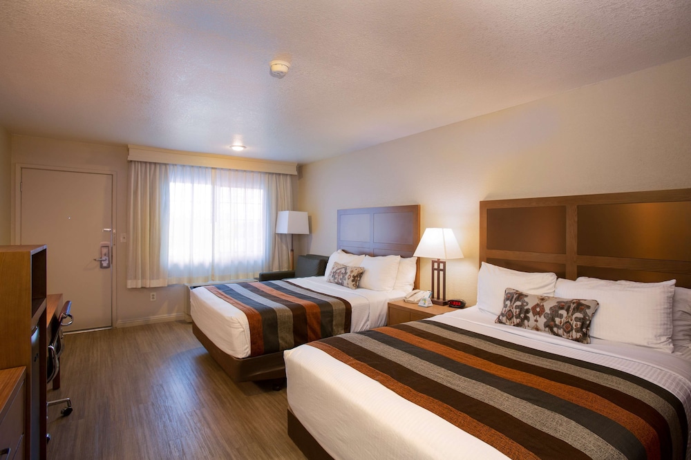 Standard, Multiple Beds, Balcony