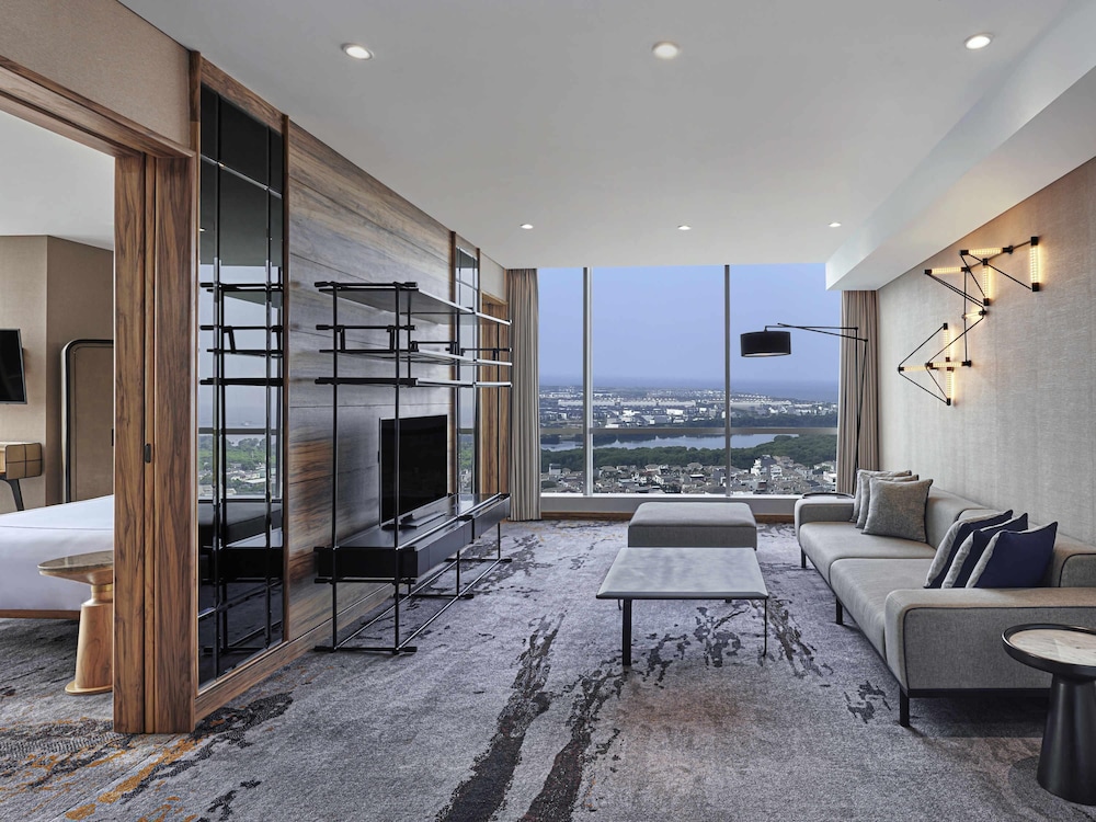 Swissotel Jakarta PIK Avenue 40/75