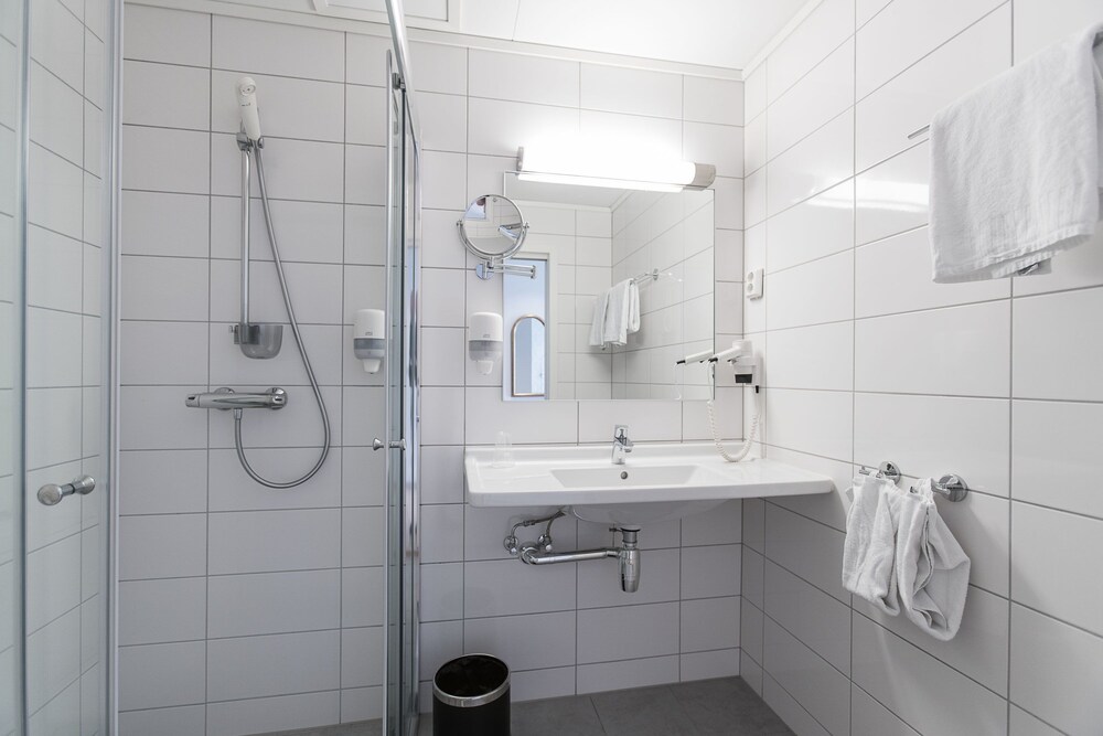 Almaas Hotell Stord AS 7/42
