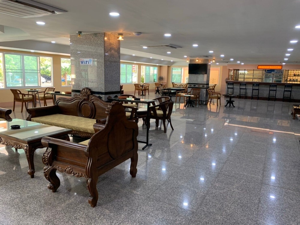 A.A. Pattaya Golden Beach Hotel 36/43