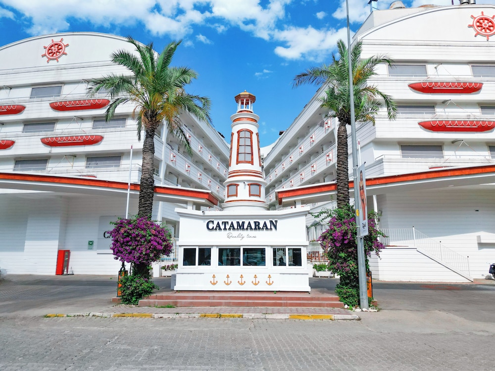 Catamaran Resort Hotel 7/71