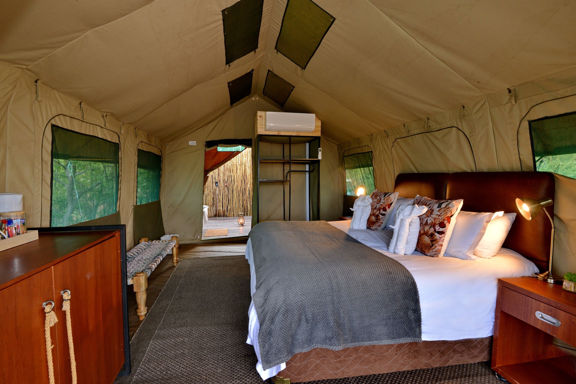 LUXURY, TENT, KING BED, COURTYARD VIEW