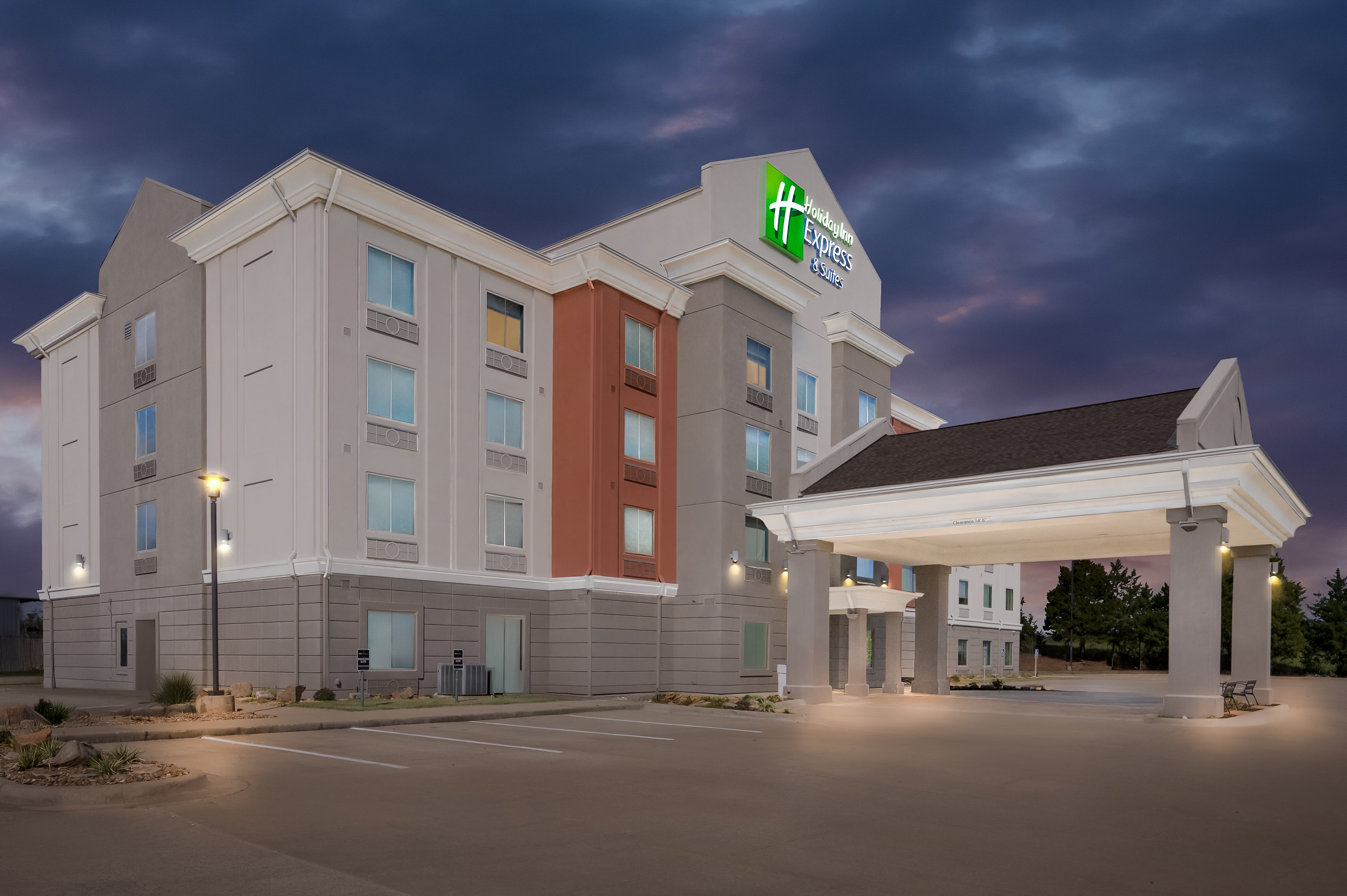 Holiday Inn Express Suites Morrilton 3/53