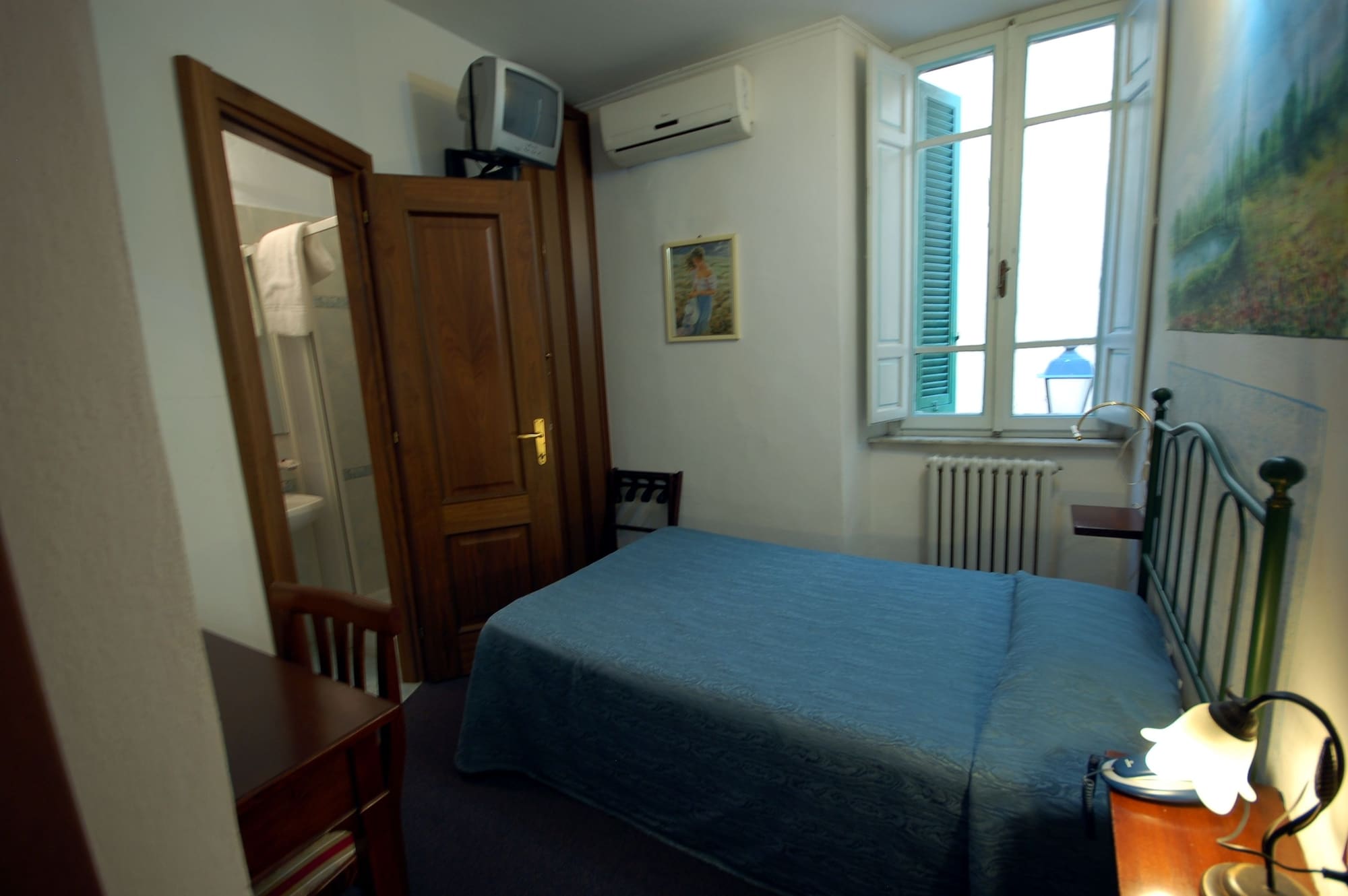 ROOM, SINGLE, PRIVATE BATHROOM
