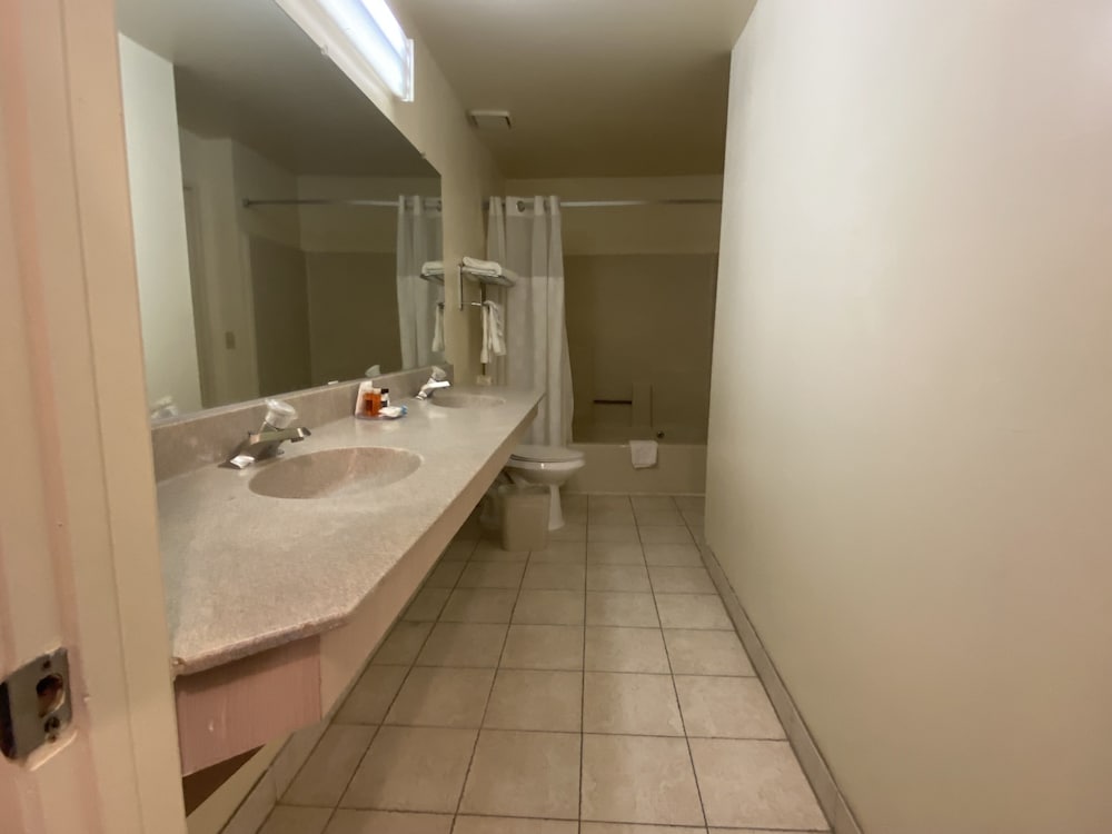 Ramada by Wyndham Los Angeles/Koreatown West 15/33