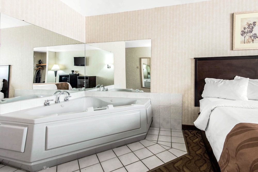 Quality Inn - Niagara Falls Blvd 24/58