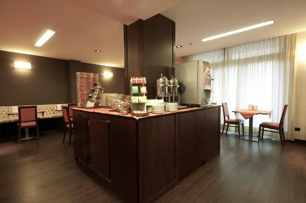 Hotel 2C 23/44