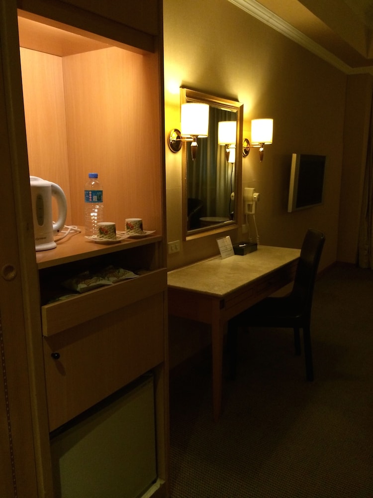 All Fun Business Hotel 38/46