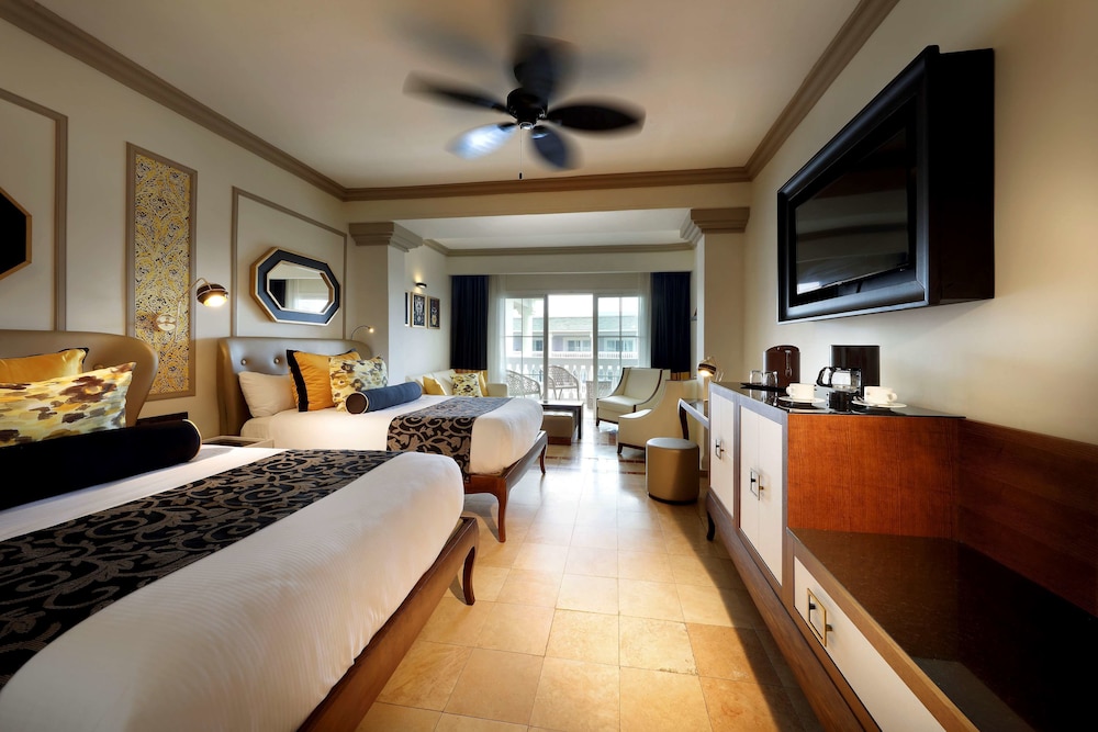Grand Palladium Lady Hamilton Resort and Spa 33/42