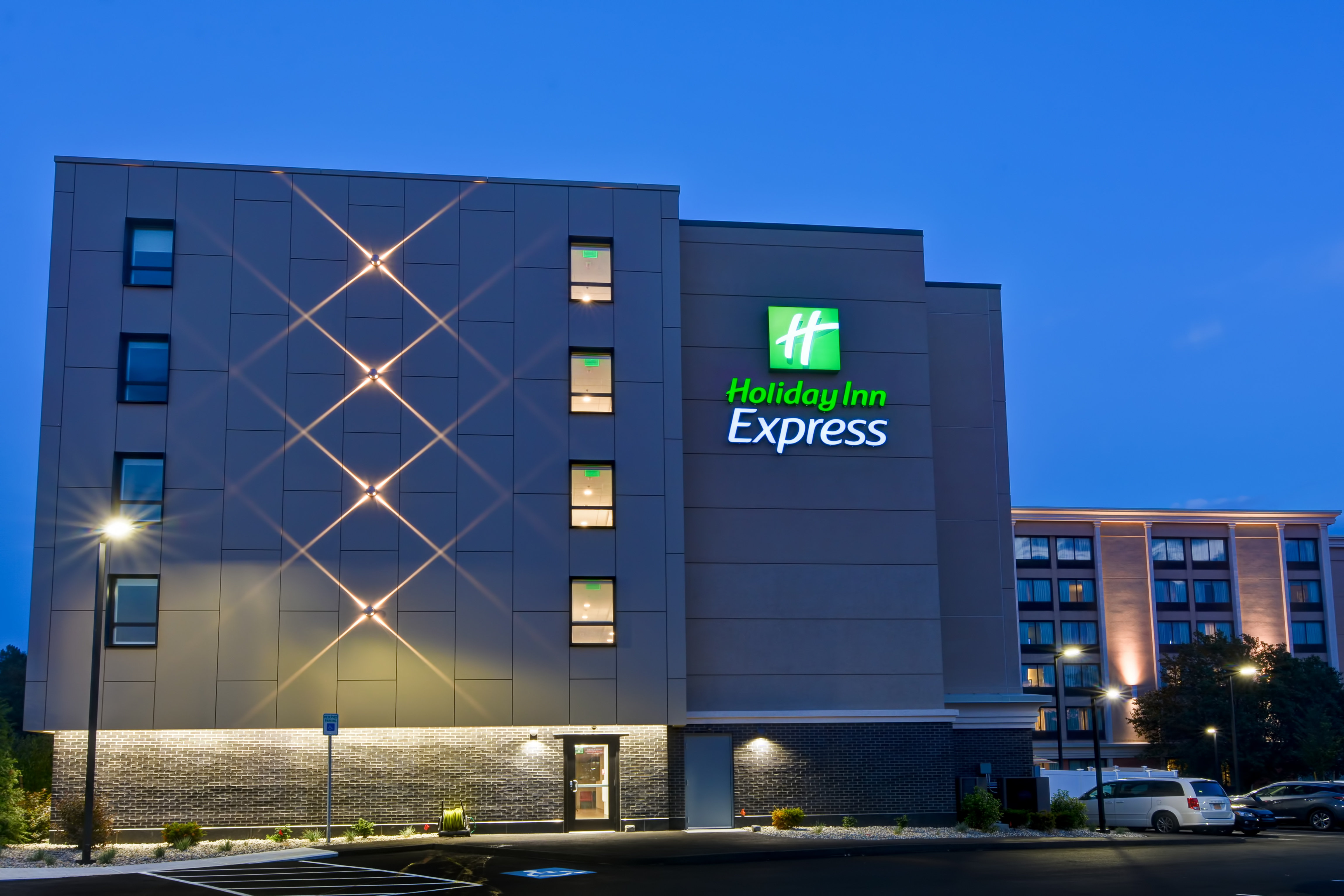 Holiday Inn Express Boston 2/63