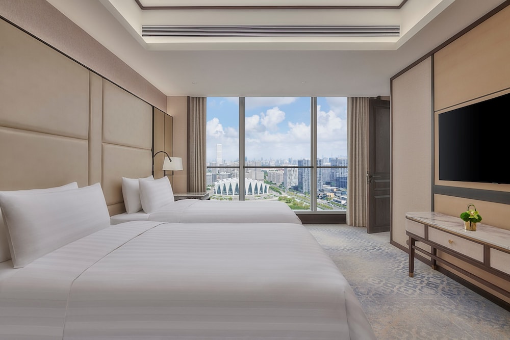 Shangri-La Qiantan Shanghai 10/50