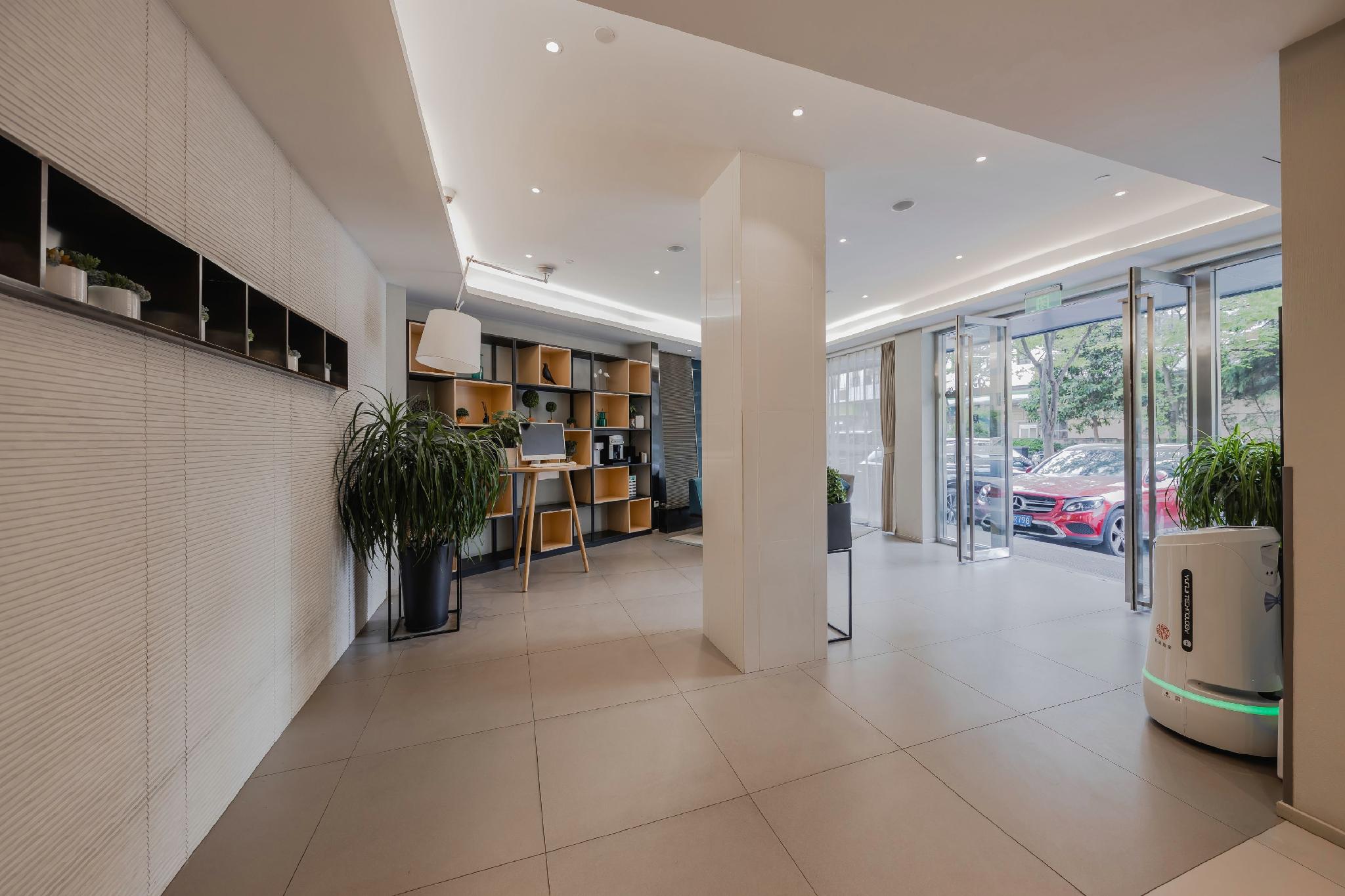 Home Inn Selected (South Square of Shanghai Railway Station) 27/63