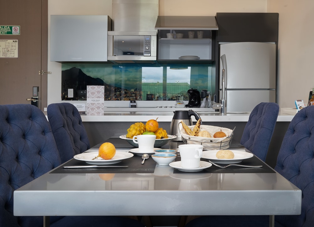 100 Luxury Suites By Preferred 62/76