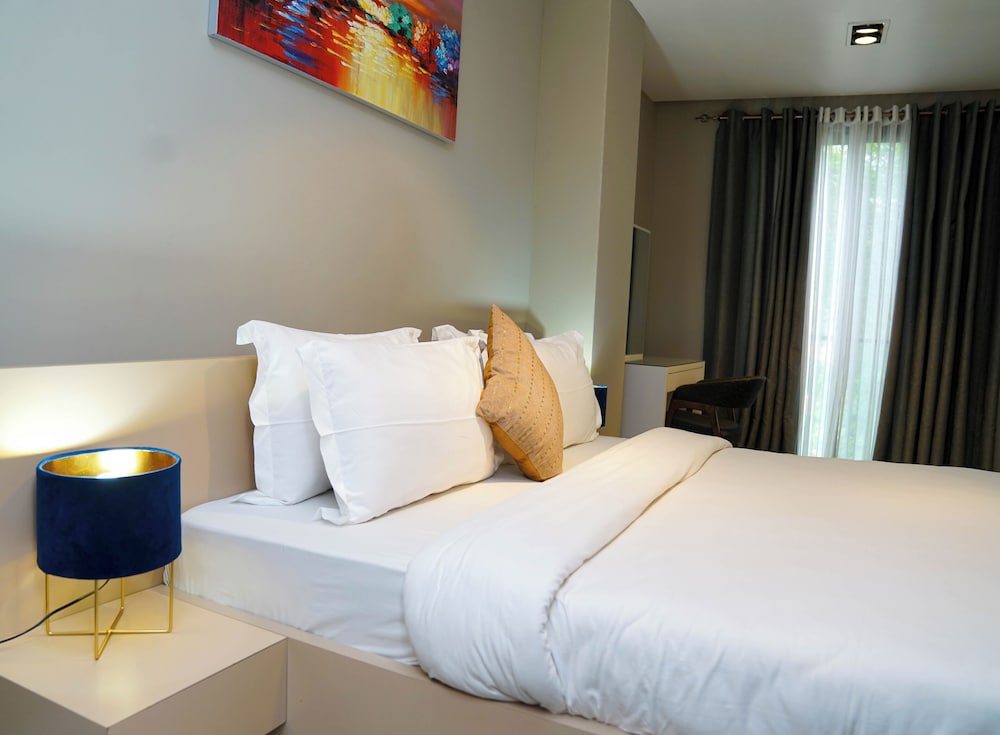 Accra Luxury Apartments Cantonments (Ex A-Lux Apartments) 37/80