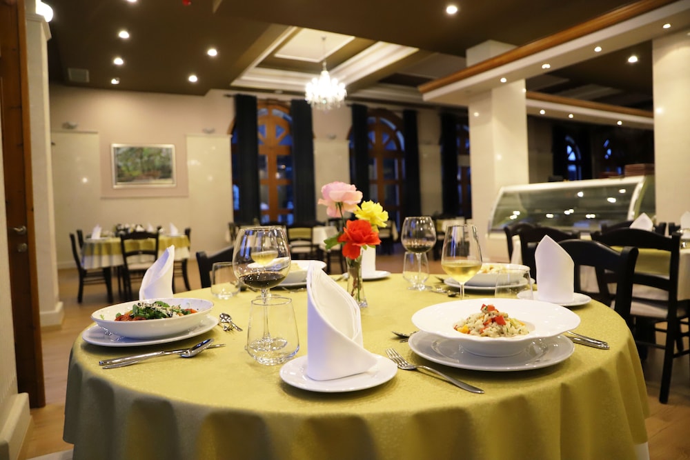 Hotel Colombo Berat 35/50