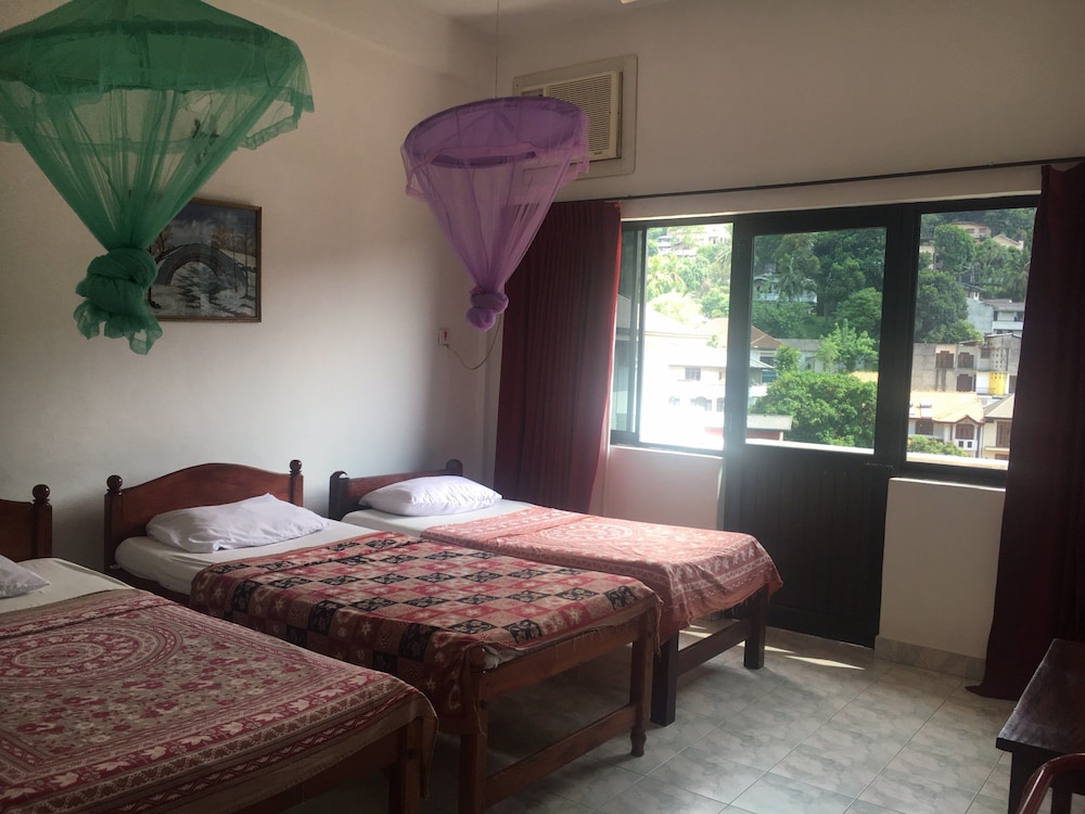 Majestic Tourist Hotel 23/49