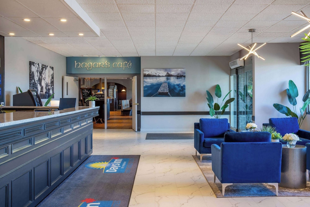 Days Inn & Conference Centre by Wyndham Camrose Norsemen 7/61