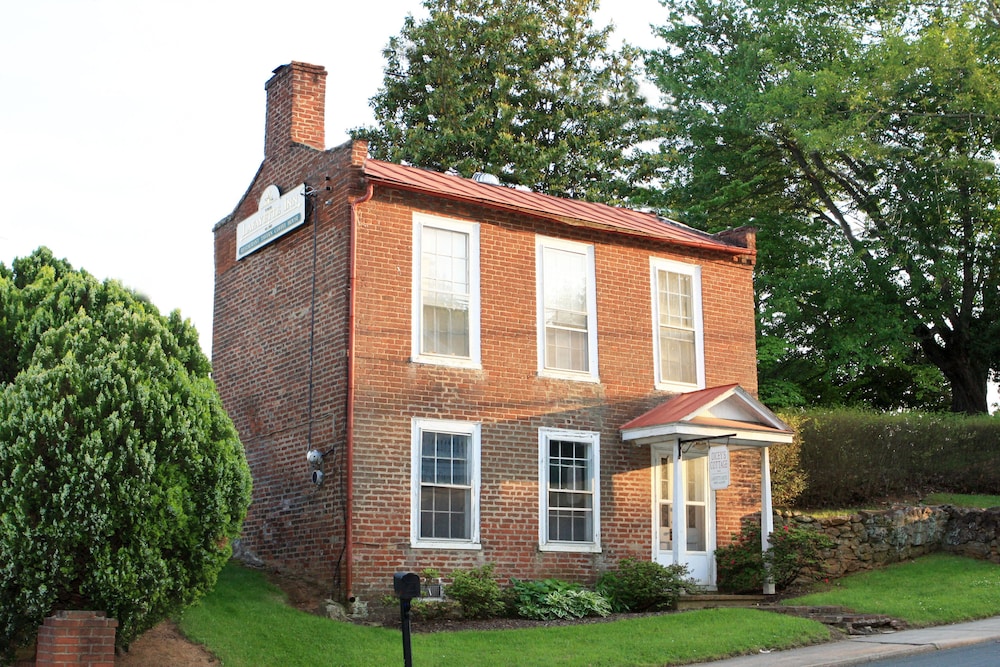 Lafayette Inn 2/66