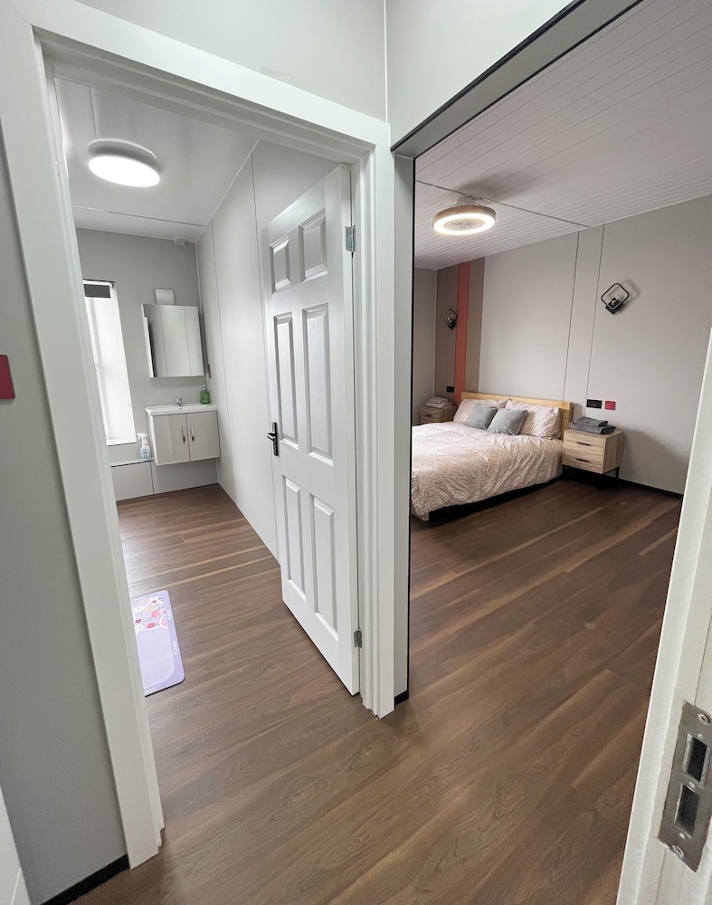 OYO Welsh Holiday Accommodation - Modern Stay 17/32