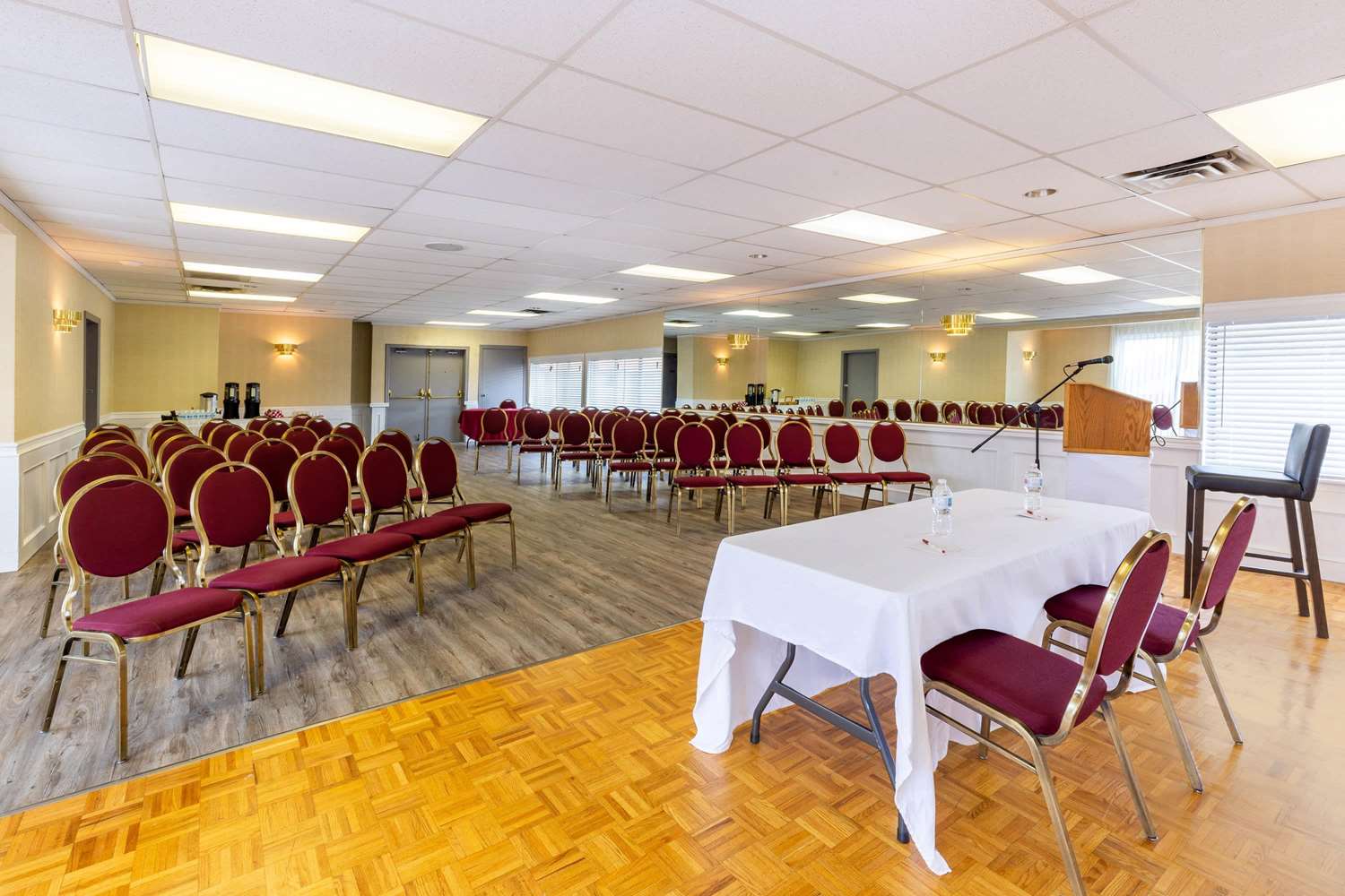 Ramada By Wyndham Coquitlam 45/56